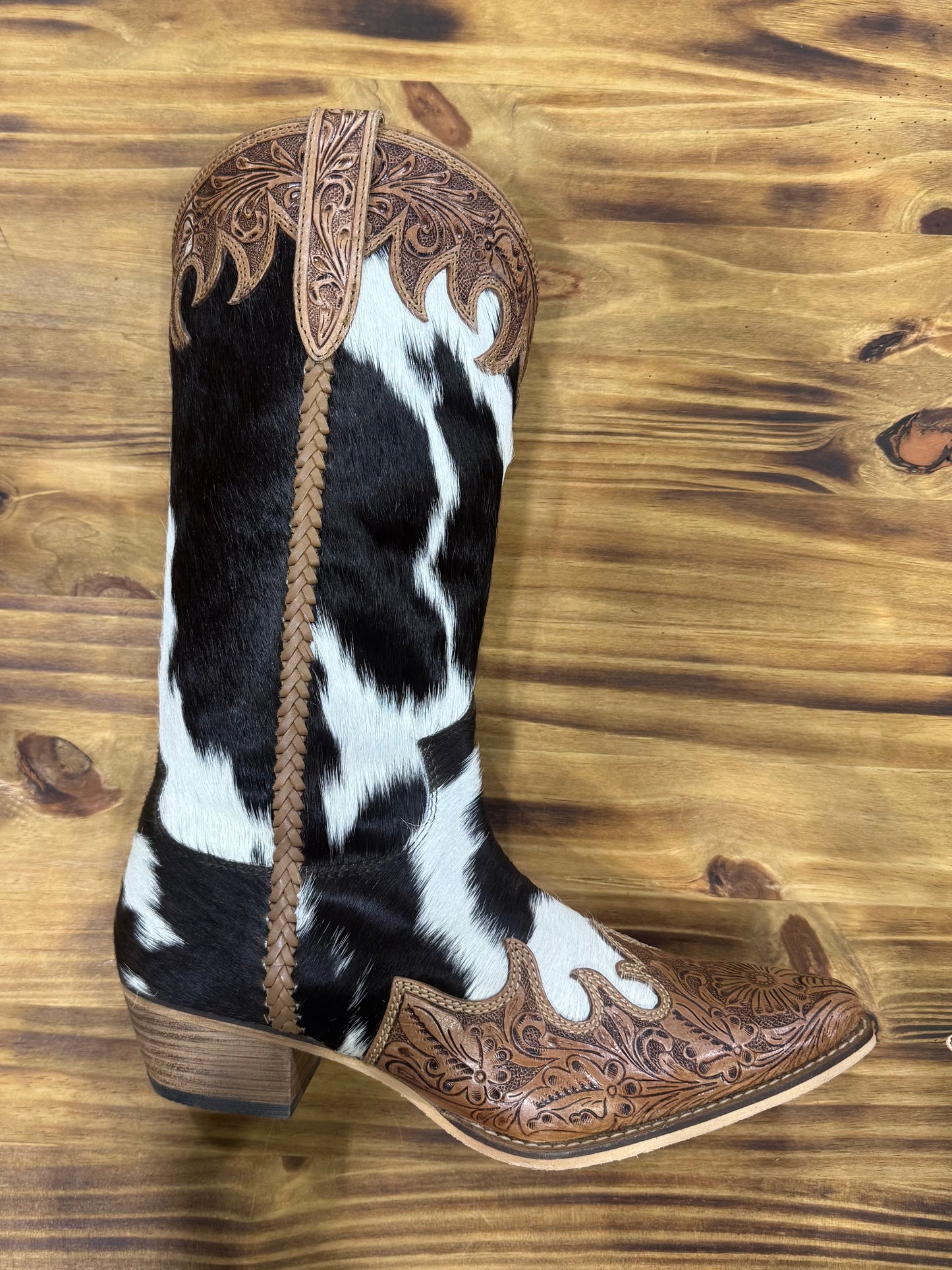 Cowhide Pointed Toe Women’s Cowboys Boots