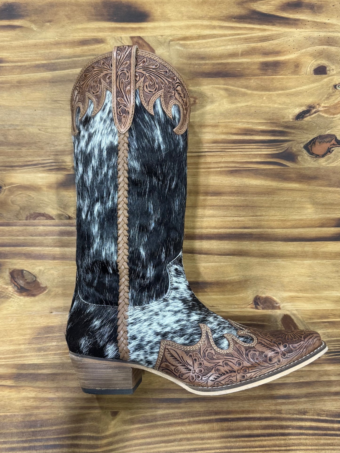 Cowhide Pointed Toe Women’s Cowboys Boots