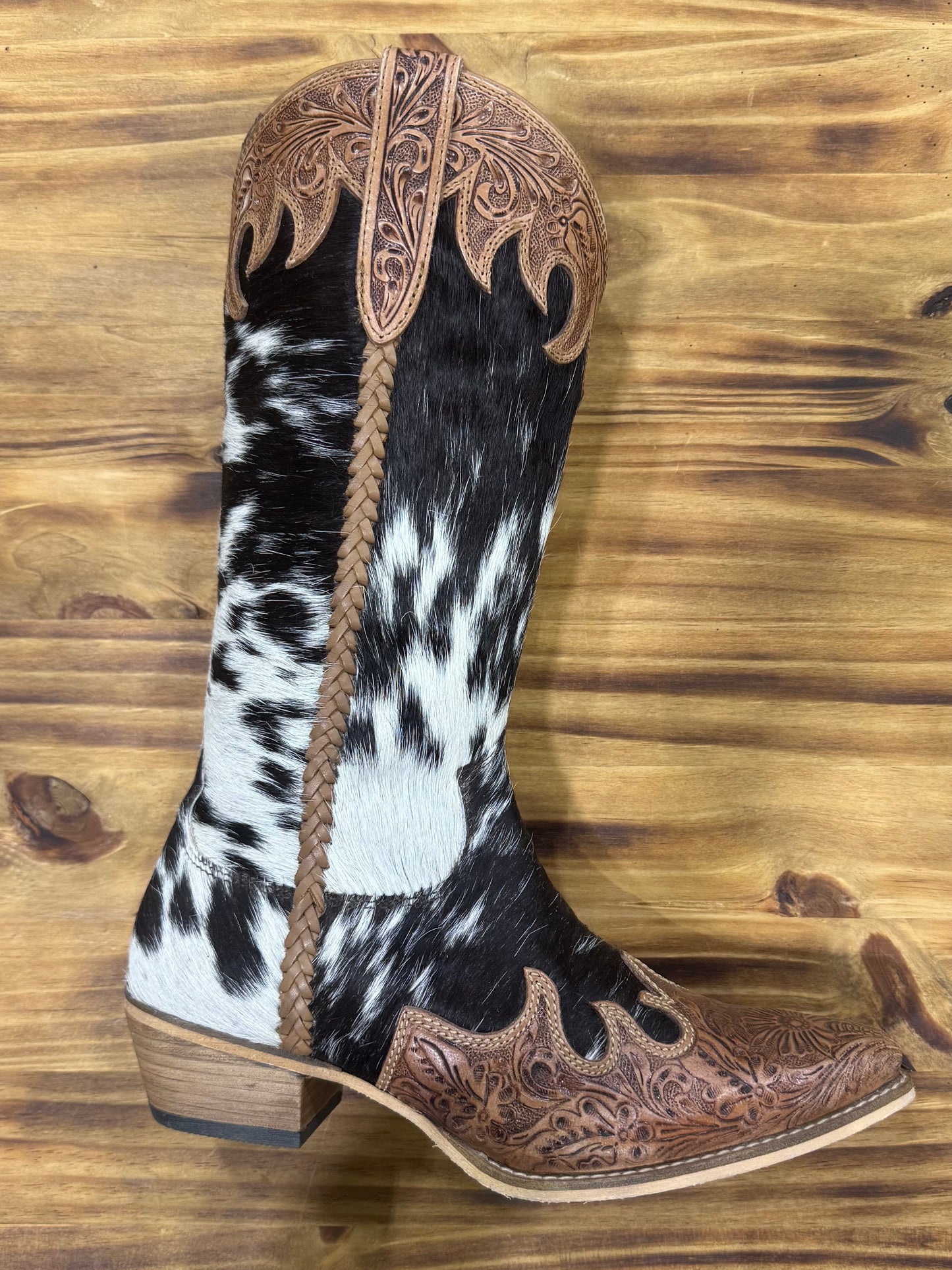 Cowhide Pointed Toe Women’s Cowboys Boots